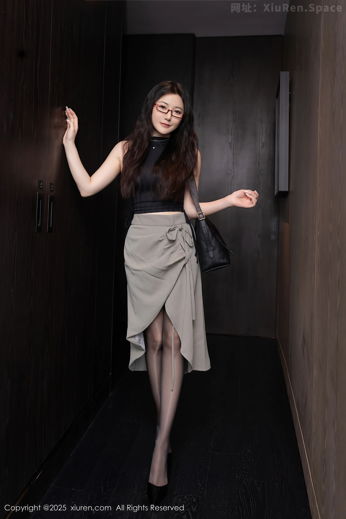 图片[4]-[XiuRen秀人网] VOL.10231 模特鱼子酱Fish私房性感紫色内衣配黑丝吊袜秀完美身材诱惑写真80P-秀人网官方网站